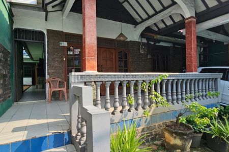 Dijual Rumah Second Besar dan Luas di Jalan Kartini Pancoran Mas Depok
