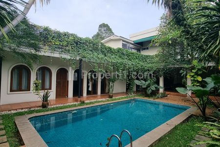 Disewakan Rumah Bergaya Mediterranean, 4 BR Furnished dengan Pool - Lokasi Cipete, Jakarta Selatan