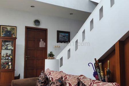 Dijual Rumah 2 Lantai di Kebayoran Baru, Jakarta Selatan