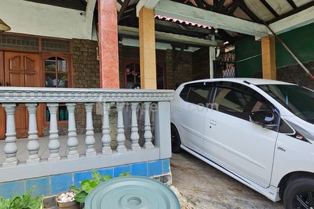 Dijual Rumah Second Bangunan Kokoh, Cocok untuk Usaha, Toko, Kostan, Kantor, Lokasi Strategis di Jalan Raya Kartini Depok