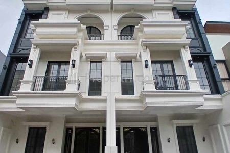 Dijual Rumah Cluster 3 Lantai Gaya American Classic di Jagakarsa Jakarta Selatan