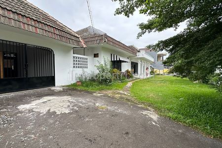 Jual Rumah Halaman Luas dan Strategis di Dana Puri, Harjamukti, Cimanggis, Depok