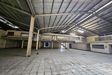 Jual Gudang Luas Bangunan 4.213 m2 SHM di Bekasi Utara