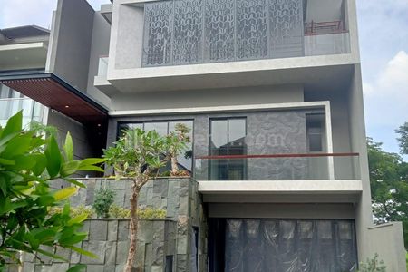 Jual Rumah 3 Lantai WATERFRONT, Selangkah dari CBD Citraland Surabaya & Ciputra University