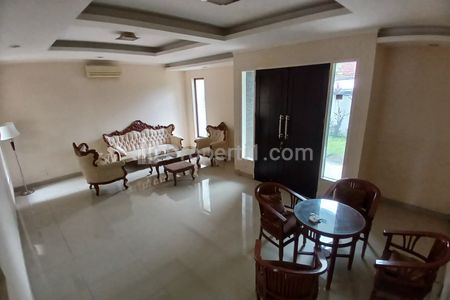 Sewa/Jual Rumah Area Kemang Jakarta Selatan dengan Private Pool 4+2BR - Jakarta Selatan
