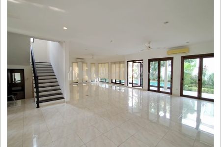Sewa Rumah Siap Huni 6+2BR dengan Private Pool Area Kemang Jakarta Selatan