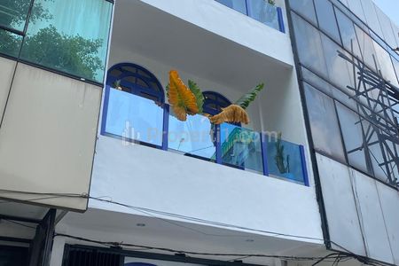 Jual Ruko Santorini Style di Kebayoran Baru, Jakarta Selatan - Dekat SCBD & MRT