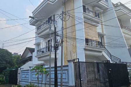 Disewakan Rumah Kosongan Siap Huni Area Bebas Banjir di Pondok Gading Utama Jakarta Utara