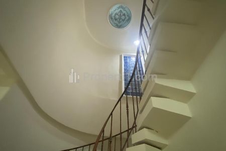 Disewakan Rumah 2 Lantai + Dak Rapih Bersih Siap Huni di Kopyor Raya Kelapa Gading Jakarta Utara