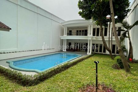 Dijual Rumah Besar Luas 710m2 dengan Pool, Lokasi di Cilandak, Jakarta Selatan