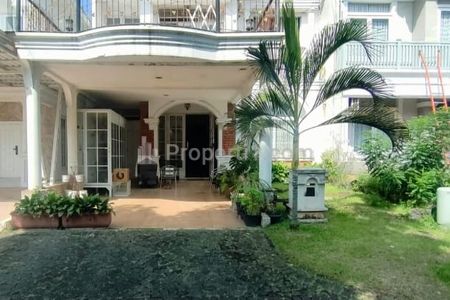 Dijual Rumah Ada Taman Belakang di Perumahan Kota Wisata Cibubur