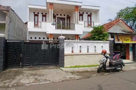 Dijual Rumah Second 2 Lantai Hook Terawat di Pitara Pancoran Mas Depok