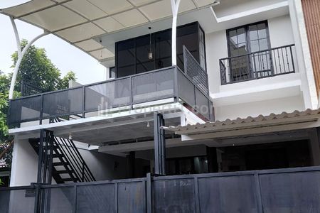 Jual Rumah Modern dan Baru Renovasi di Krisan 1, BSD Sektor 1.5, Serpong, Tangerang Selatan
