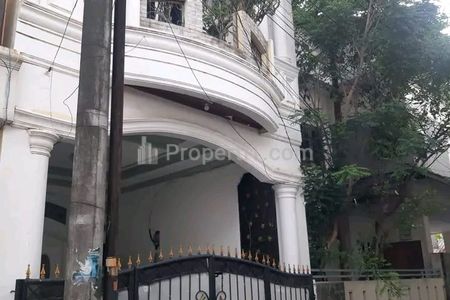Dijual Rumah dalam Komplek DKI 3 Lantai Full Furnish Lingkungan Asri Sejuk Nyaman Aman Tenang di Pondok Kelapa Jakarta Timur
