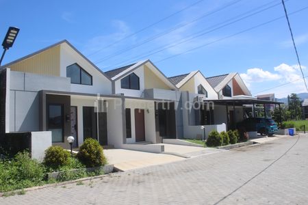 Jalan lebar di Depan Rumah