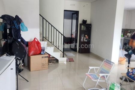 Disewakan Rumah Semi Furnished di Royal Palm, Taman Surya, Jakarta Barat