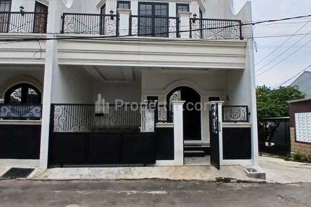 Dijual Rumah Klasik 2 Lantai Hook di Jatimulya Depok