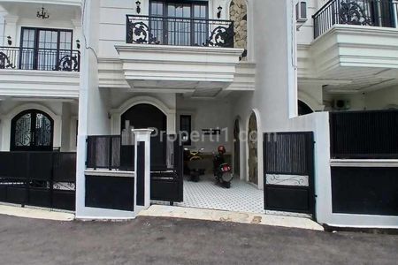 Dijual Rumah Mewah Klasik 2 lantai di Jatimulya Depok