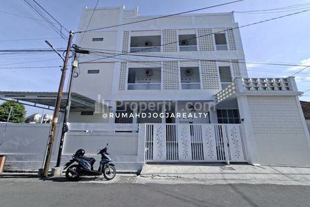 Jual Kost Eksklusif 4 Lantai 29 Kamar Furnish Ring 1 UGM Jl. Kaliurang Km 4 Yogyakarta