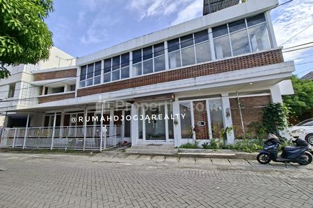 Jual Kost Eksklusif 12 Kamar Full Furnish Tanah Luas Area Seturan Sleman Yogyakarta, Dekat PAKUWON, STIE YKPN, UPN