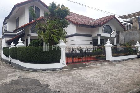 Dijual Rumah Mewah Posisi Hook di Kopo Permai Bandung Dekat Tol Kopo - 4KT, 4KM