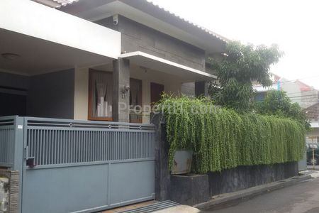 Jual Rumah Mewah Terawat Tanah Luas Posisi Hook di Turangga Buahbatu Bandung