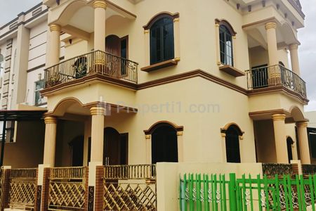 Dijual Rumah Mewah Bangunan Klasik Siap Huni di Galaxy Bekasi