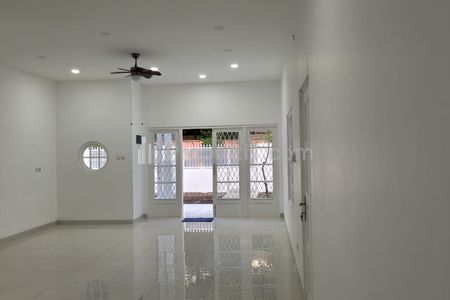 Sewa Rumah Minimum 2 Tahun, Siap Huni, 4 BR Bisa Kantor di Area Senopati, SCBD, Sudirman, Gunawarman, Suryo, Kebayoran Baru, Jakarta Selatan