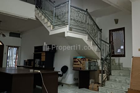 Sewa Rumah Murah 4 BR Minimum Dua Tahun, Akses Dua Mobil di Cibulan, Dekat Senopati, SCBD, Gunawarman, Sudirman, Kebayoran Baru, Jakarta Selatan