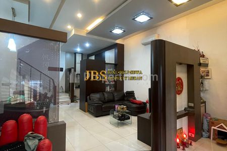 Dijual Rumah Fully Furnished di Komplek Cemara Asri Medan Jalan Strawberry