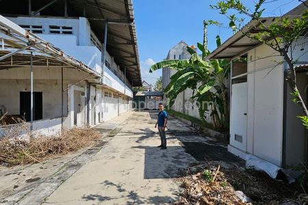 Dijual Eks Gudang Hitung Tanah Saja di Nol Jalan Raya Usman Sadar Gresik