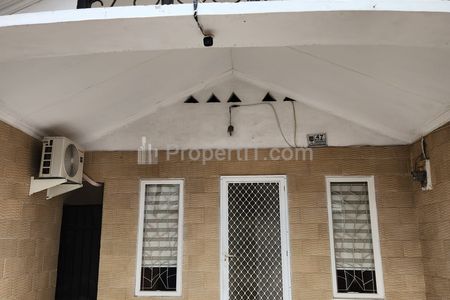 Dijual Rumah Second Terawat dengan Tanah Luas di Pancoran Mas Depok