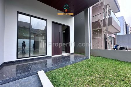 Dijual Cepat Rumah Brand New Mewah Konsep Modern Minimalis dengan Private Pool, Siap Huni dan Dalam Cluster di Bintaro Tangerang Selatan