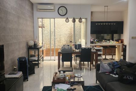 Dijual Rumah Golf Lake Ukuran 8x15 m di Jakarta Barat