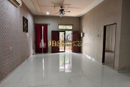 Rumah 2,5 Tingkat Dijual di Komplek Cemara Asri Jalan Violet - Medan