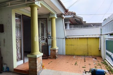 Dijual Rumah Tua Hitung Tanah di Metro Permata 1 Karang Tengah - Hadap Taman