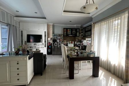 Dijual Rumah Cantik dengan Kolam Renang di Ragunan, Jakarta Selatan