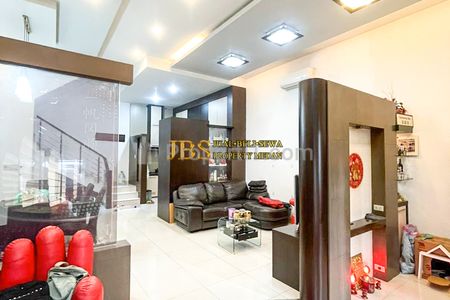 Dijual Rumah 2,5 Tingkat Tinggal Angkat Koper di Komplek Cemara Asri Deli Serdang