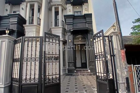 Dijual Rumah American Classic 2 Lantai di Kalimulya Depok