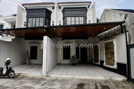 Dijual Rumah Modern Klasik 2 Lantai di Kalimulya Depok