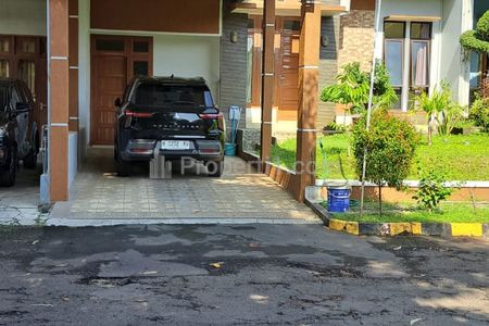 Dijual Rumah Siap Huni LT 180 LB 200 | 3 KT Besar | Bonus 5 AC & Kitchen Set
