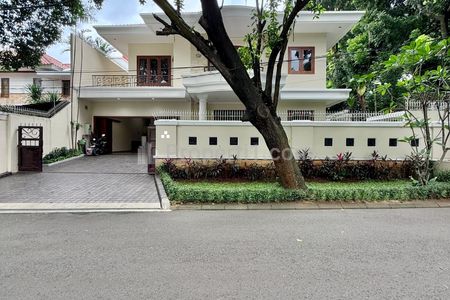 Sewa Rumah Mewah Terawat di Pondok Indah, Jakarta Selatan - Ada Kolam Renang, Garasi Luas 6 Mobil