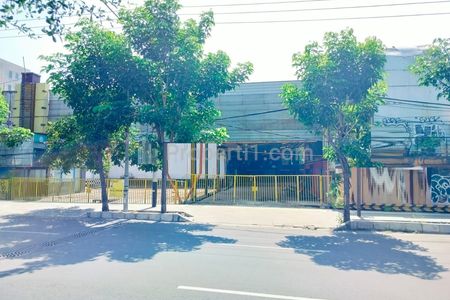 Ruang Usaha Dijual di Mayjend Sungkon Sawahan Surabaya Selatan Bekas Showroom