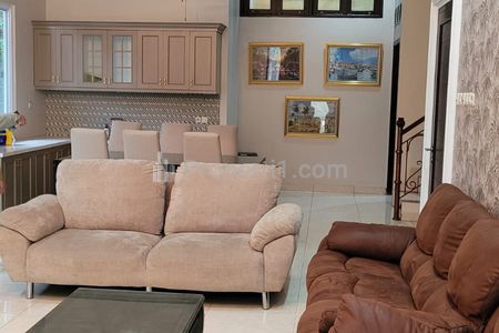 Disewakan Rumah 2 Lantai Fasilitas Private Kolam Renang di Pondok Kelapa Jakarta Timur