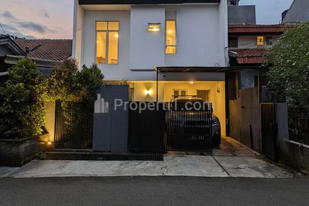 Dijual Rumah Renovasi Dalam komplek Akses Jalan Lebar di Duren Sawit Jakarta Timur