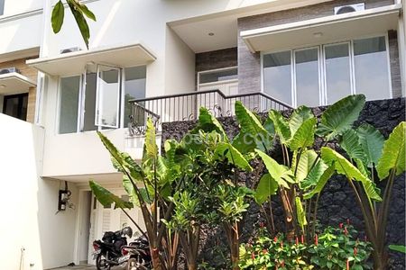 Disewakan Rumah Town House Bagus di Area Kemang/Pejaten Jakarta Selatan SSP240