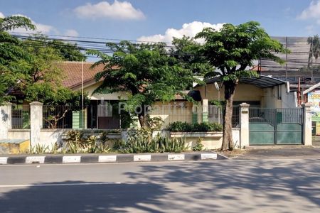 Jual Rumah Cocok untuk Usaha di Jalan Raya Merr Surabaya Strategis