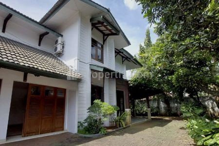 Dijual Cepat Rumah Luas di Area Kemang Jakarta Selatan SSPN0164