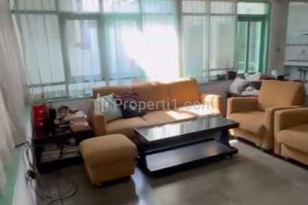 Dijual Rumah Strategis Sayap Riau Bandung