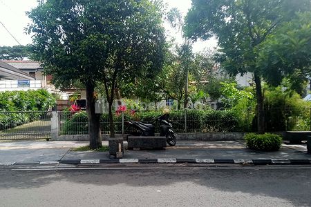 Jual Rumah Belanda Tanah 1066 m2 SHM Muka 18 Meter Lokasi Premium Super Strategis untuk Komersial di Jalan Riau-Martadinata Bandung